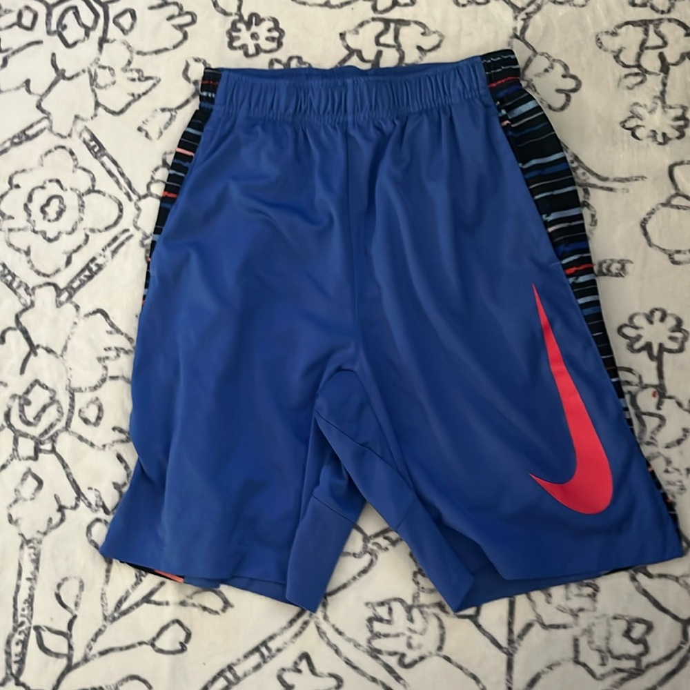 Nike Dri Fit Boys Shorts size L